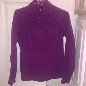 Women’s North Face 1/4 zip pullover