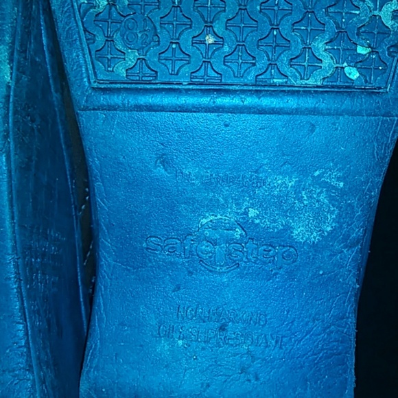 Clogs - Picture 2 of 2