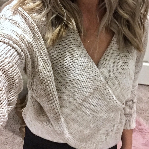 ⚡️TONIGHT ONLY⚡️Surplice / Wrap Sweater - Picture 4 of 4