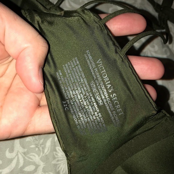 Victoria’s Secret Bombshell Bras 32C - Picture 5 of 8