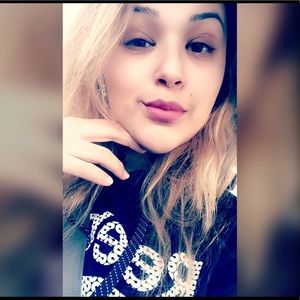 Meet your Posher, Claudia