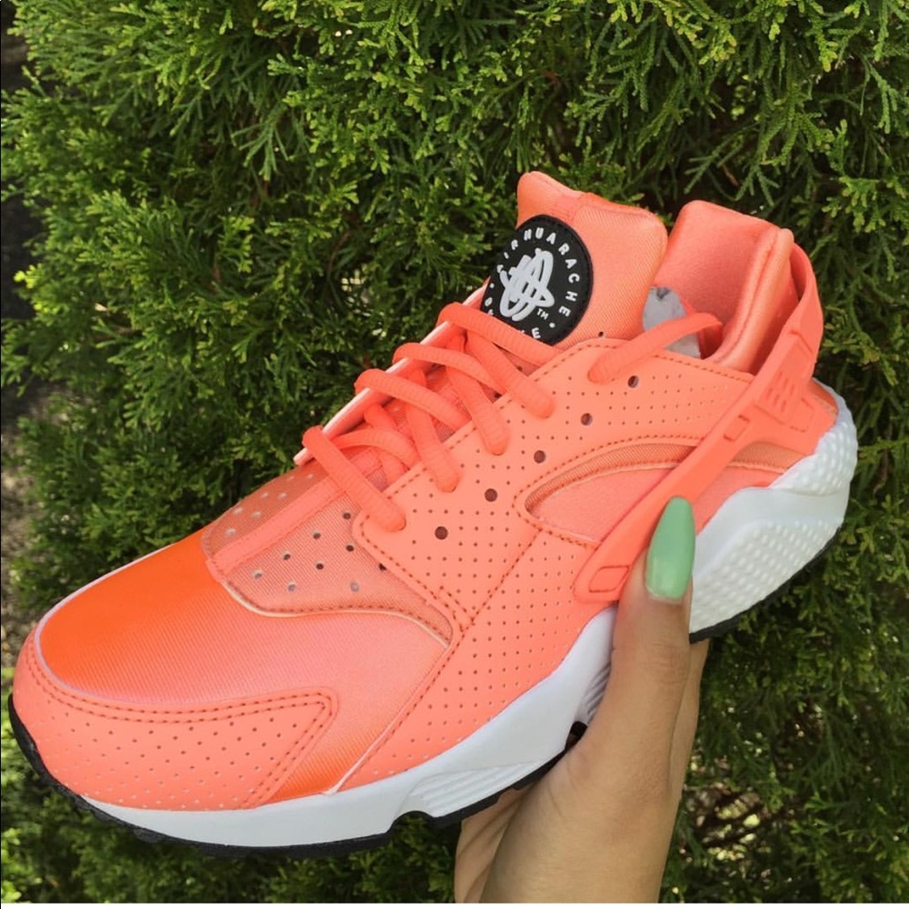 Nike Huarache sneakers size 10 women’s