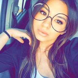 Meet your Posher, Ariana