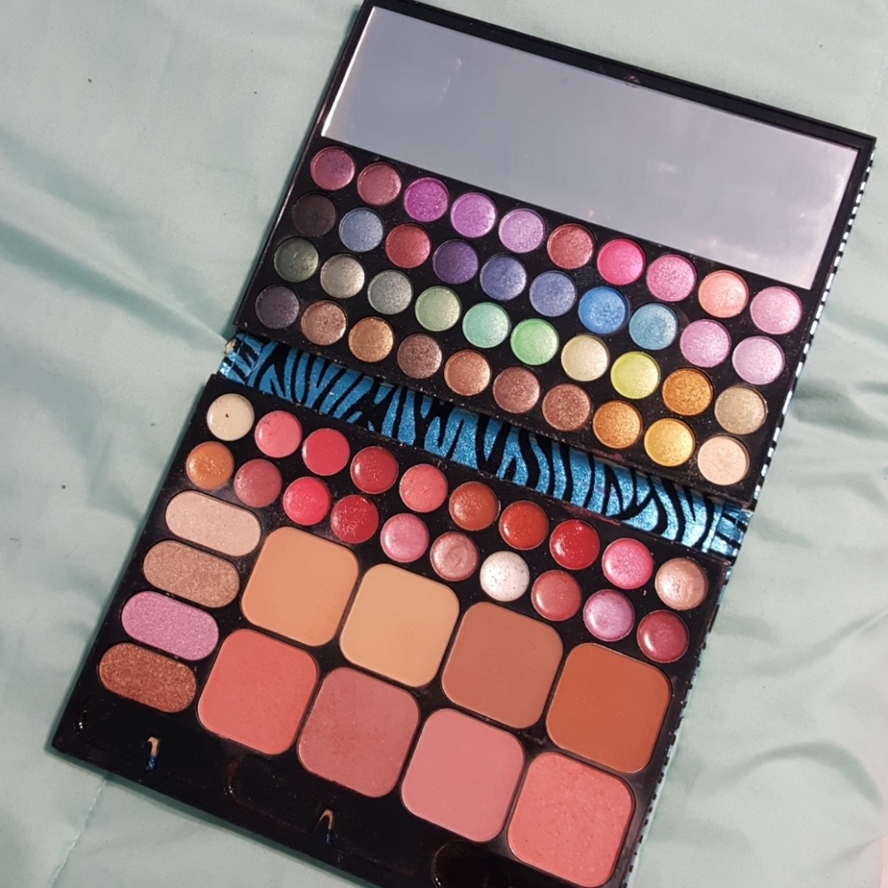 Eyeshadow palette