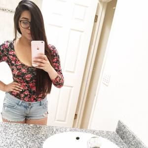 Meet your Posher, Carolina