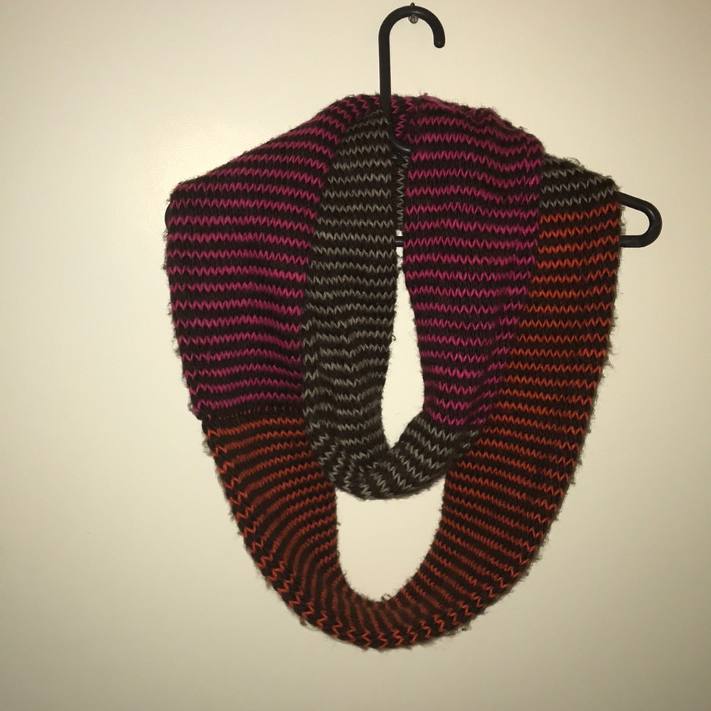Steven Madden Infinity scarf multi color