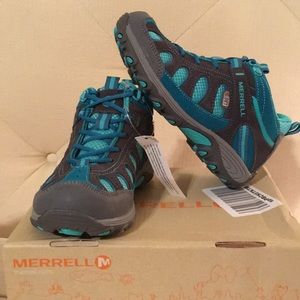 Children’s MERRELL SIZE 12.5 Chameleon Mid Shoe