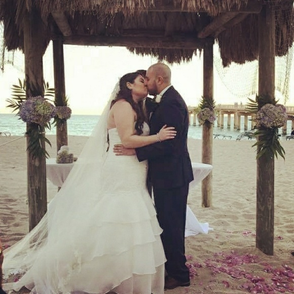 Meet your Posher, Elle - Picture 2 of 4