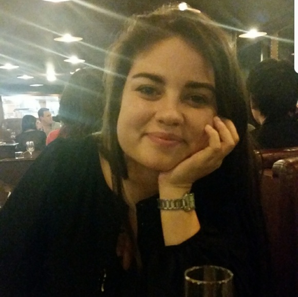 Meet your Posher, Elle - Picture 4 of 4