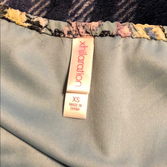 Floral Ruffle Tank Top - Picture 3 of 3