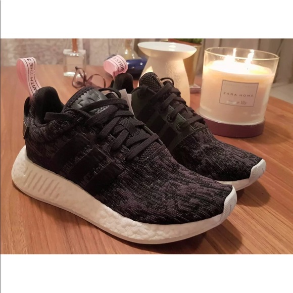 BNIB Adidas NMD R2 Core Black - Picture 3 of 4