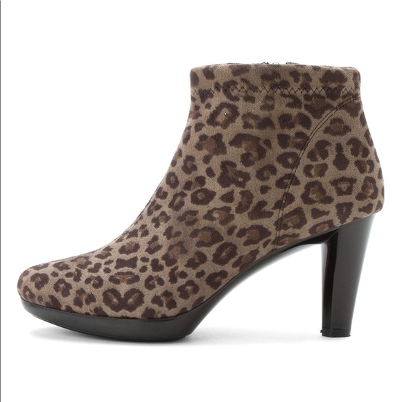 Italian Crafted Cheetah Print Heeled Ankle Booties - Picture 7 of 8