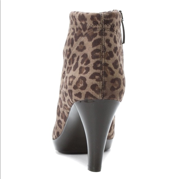 Italian Crafted Cheetah Print Heeled Ankle Booties - Picture 8 of 8