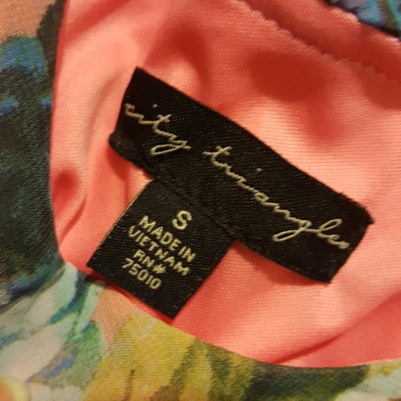 City Triangles Floral Dress - Picture 6 of 6