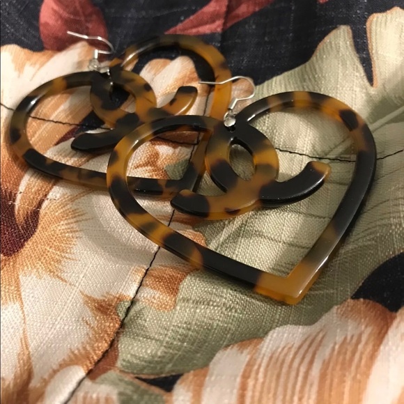 Polynesian turtle shell earrings - Picture 2 of 3