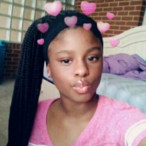 Meet your Posher, Adrianna