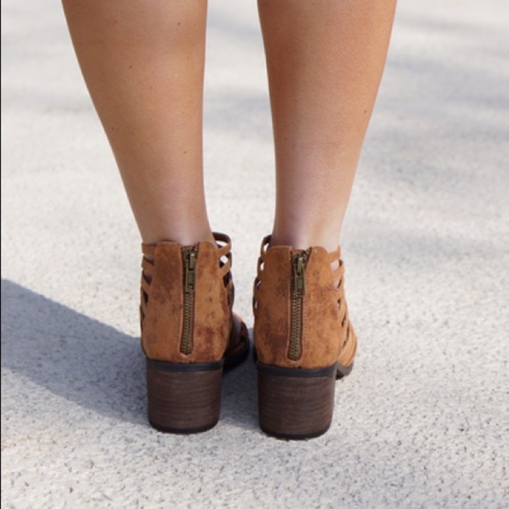 Tan Leather Crisscross Strappy Block Heel Sandal - Picture 5 of 8