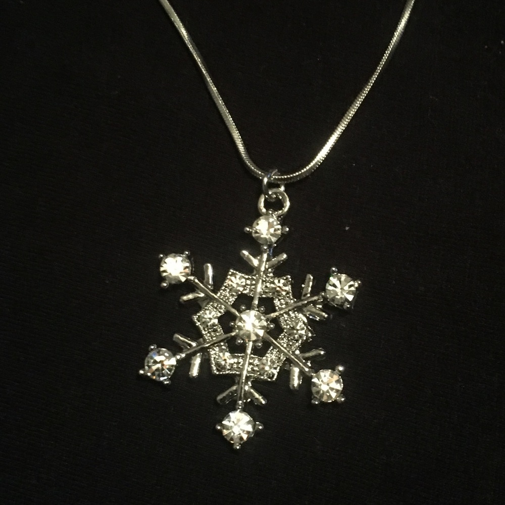 ❄️SNOWFLAKE NECKLACE❄️