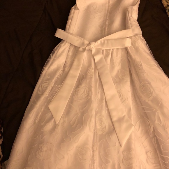 Beautiful white dress - Picture 2 of 3