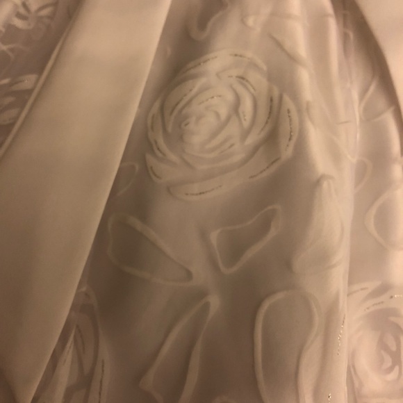 Beautiful white dress - Picture 3 of 3