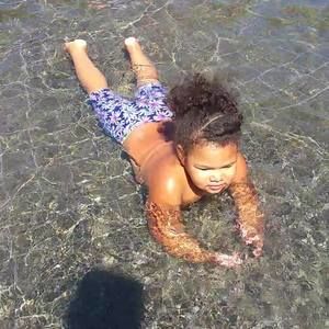 Meet your Posher, Carla