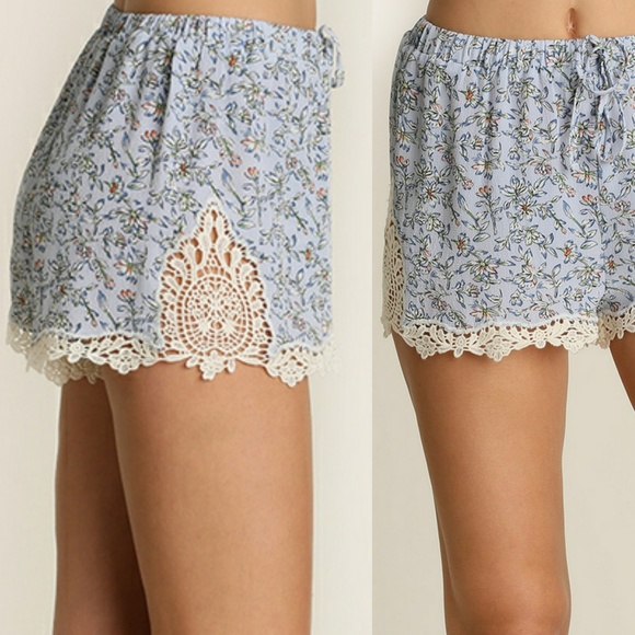 Floral Light Blue Lace Cream Shorts Size S M L - Picture 1 of 4