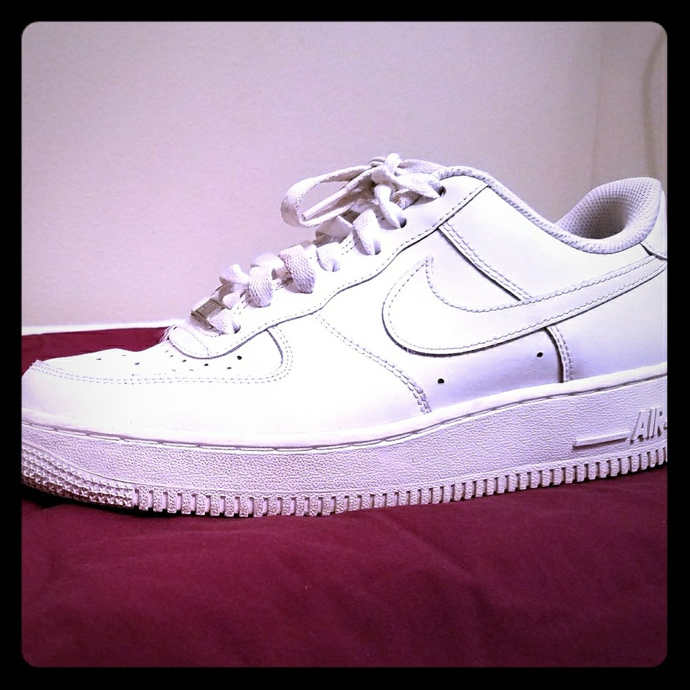 **MUST GO** Nike Air Force Ones Sneakers Size 9