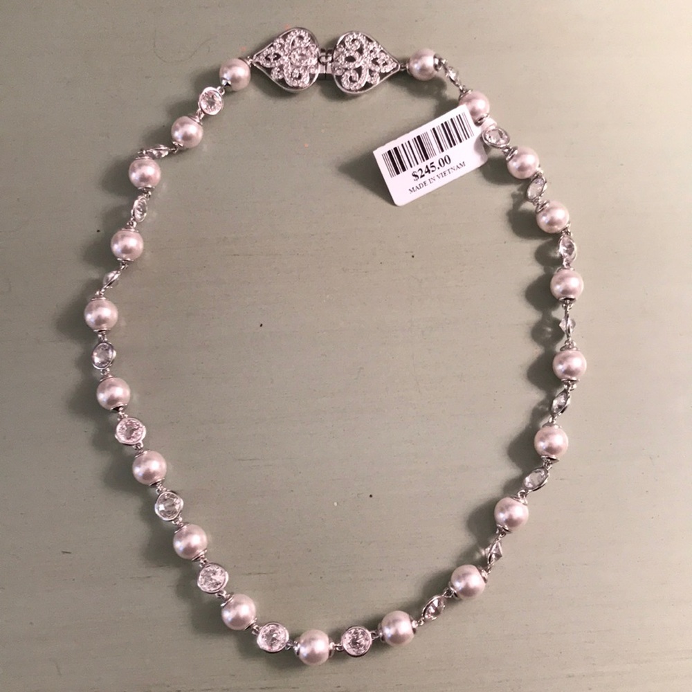 NEVER WORN pearl and gem necklace