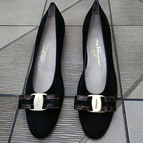 Salvatore Ferragamo Shoes - SALVATORE FERRAGAMO Suede Vara - Authentic