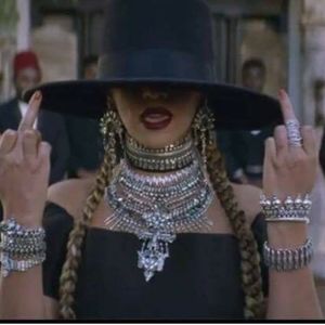 Meet your Posher, Shari