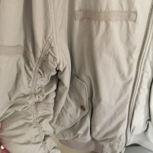 XL. BEIGE BOMBER JACKET