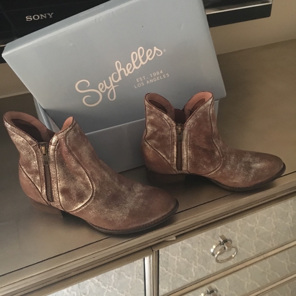 NWT Cool Distressed Metallic Booties by Seychelles