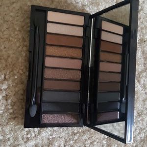 Revlon Selfie Eyeshadow Palette