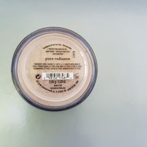 All over face powder in Pure Radiance