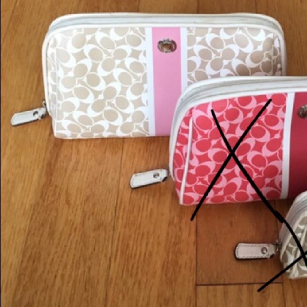 1 Coach make up/ travel bag