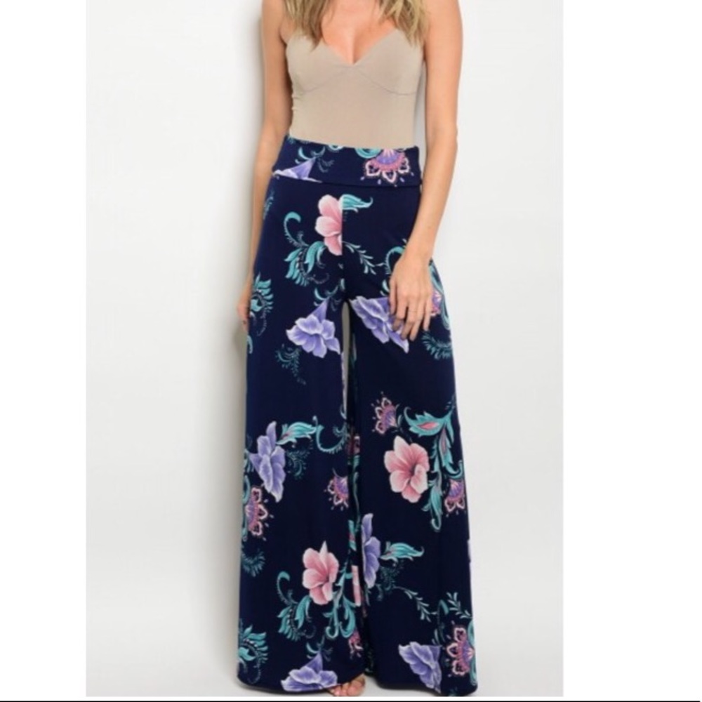 ✨LAST ONE ✨Wide leg navy blue floral pants - Picture 2 of 8