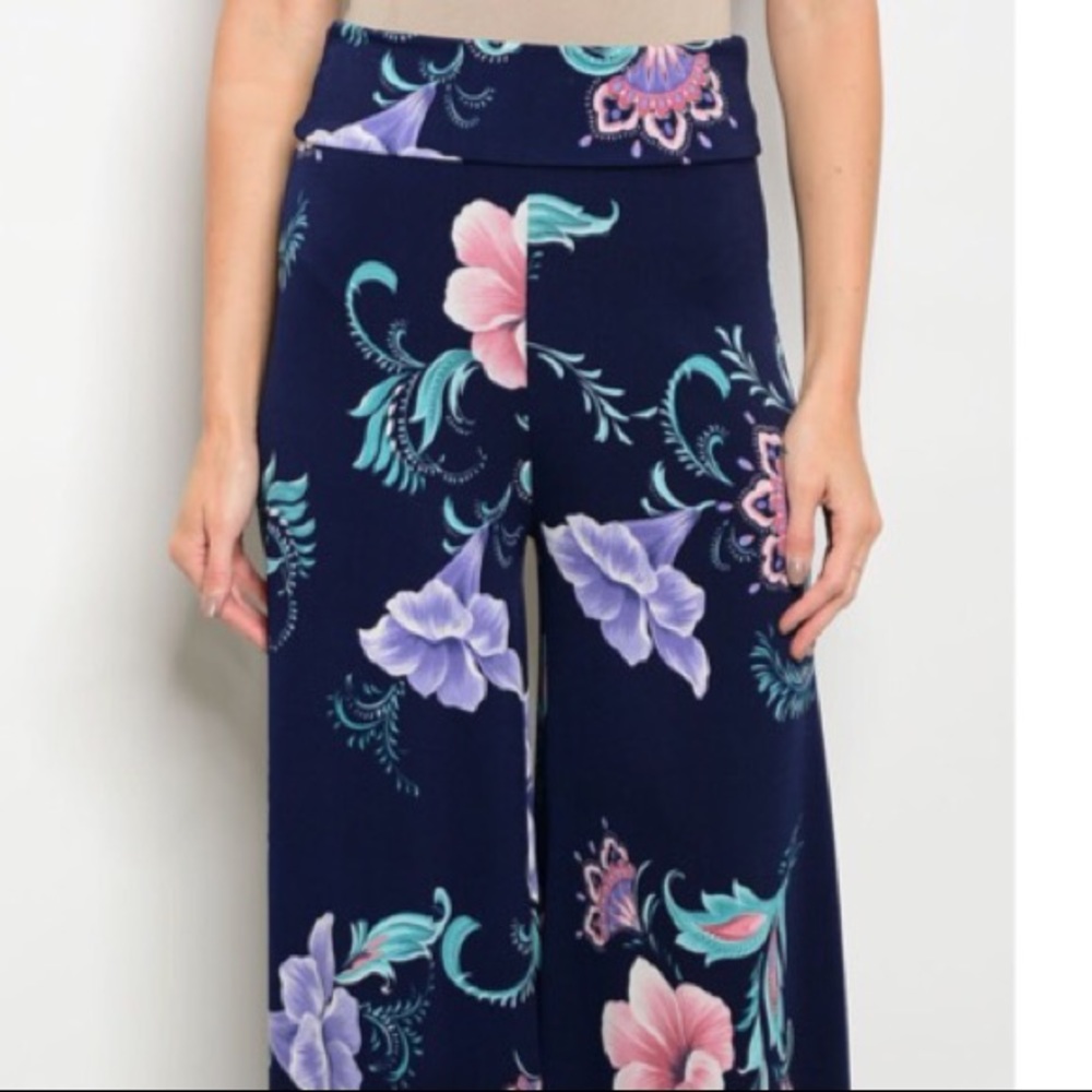 ✨LAST ONE ✨Wide leg navy blue floral pants - Picture 3 of 8