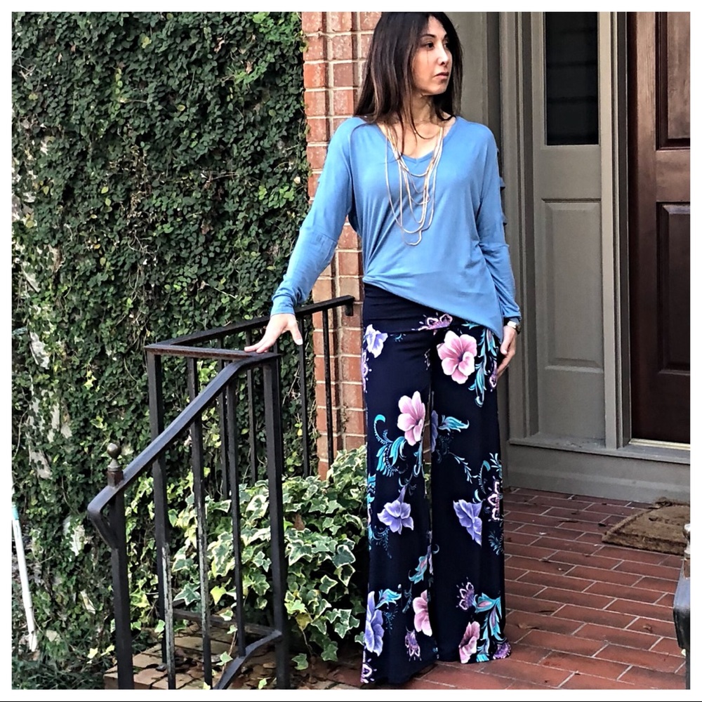 ✨LAST ONE ✨Wide leg navy blue floral pants - Picture 6 of 8