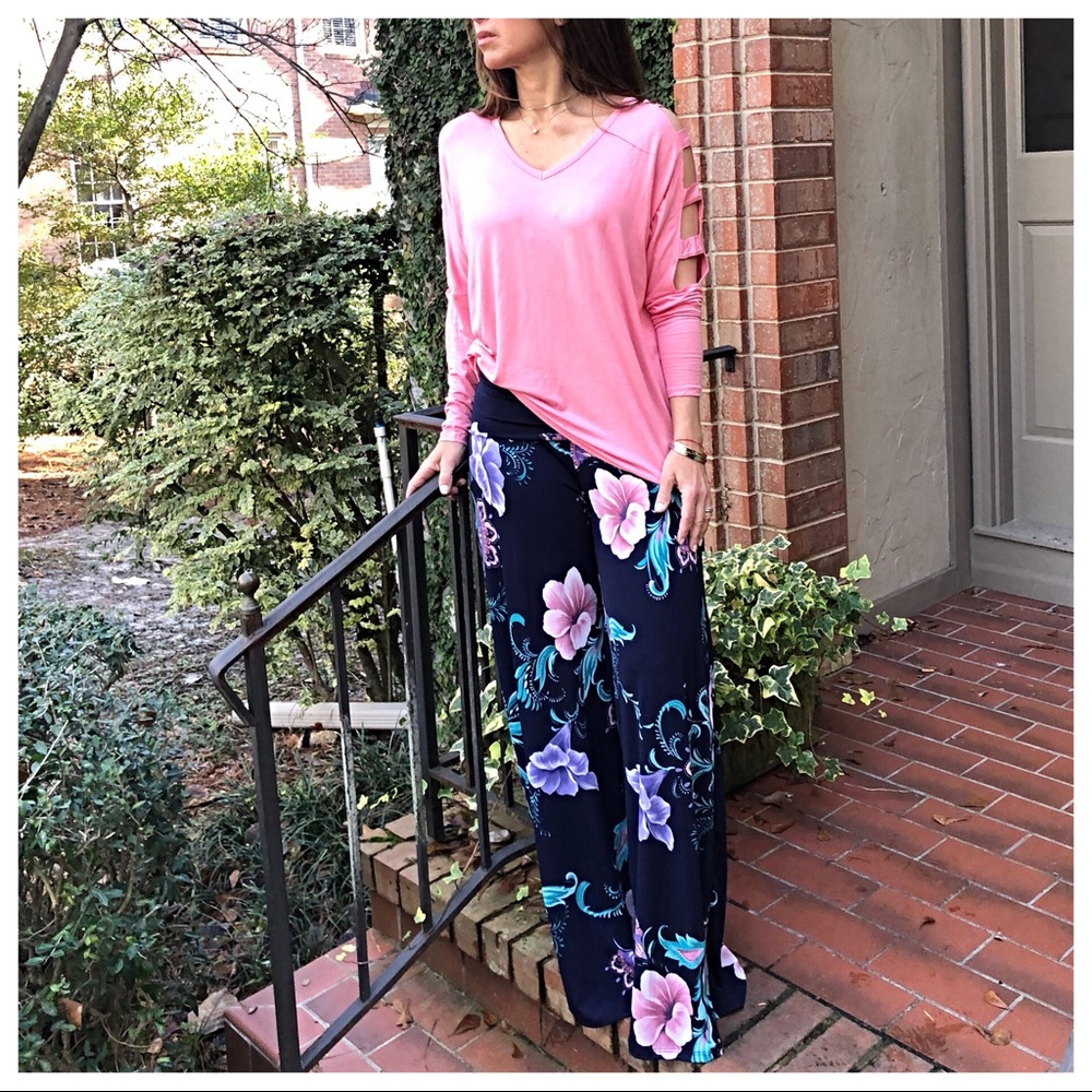 ✨LAST ONE ✨Wide leg navy blue floral pants - Picture 7 of 8
