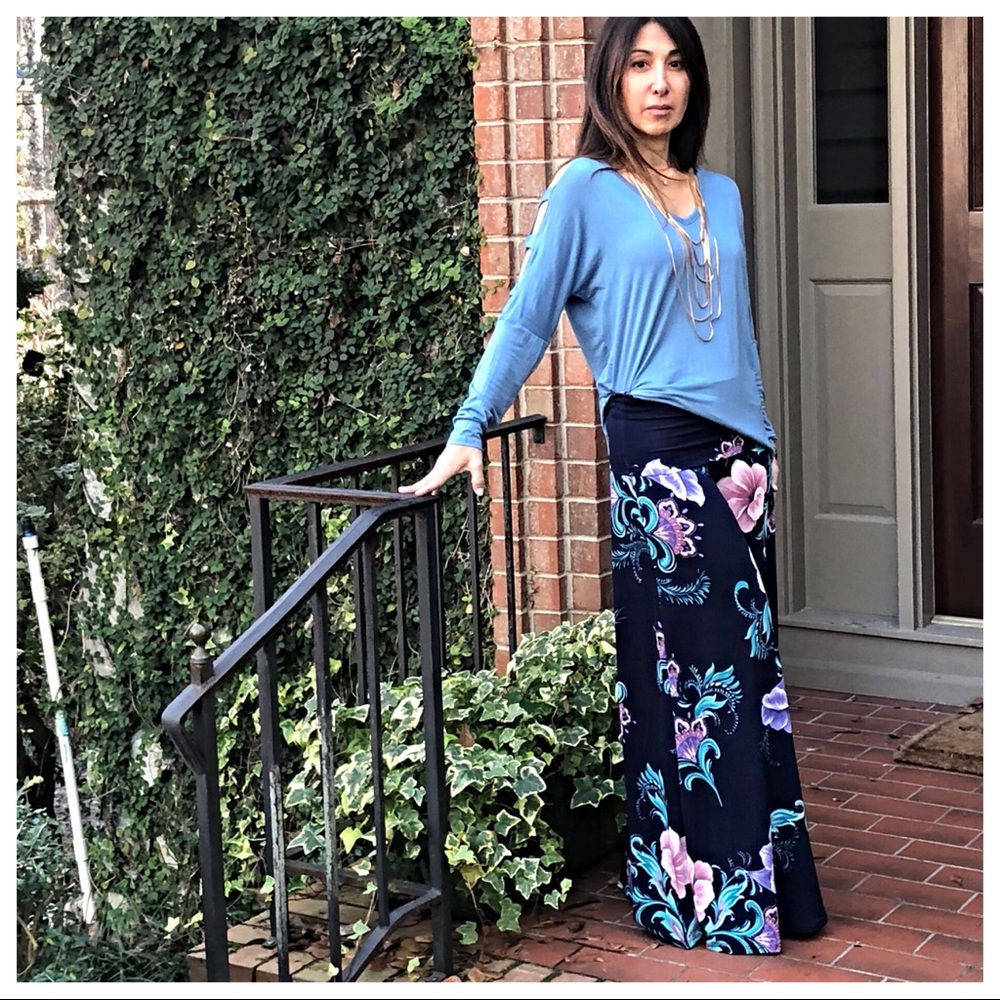 ✨LAST ONE ✨Wide leg navy blue floral pants - Picture 8 of 8