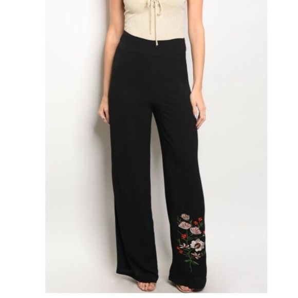 ♦️SALE♦️Black wide leg floral trim pants - Picture 2 of 8