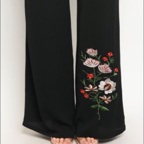 ♦️SALE♦️Black wide leg floral trim pants - Picture 4 of 8