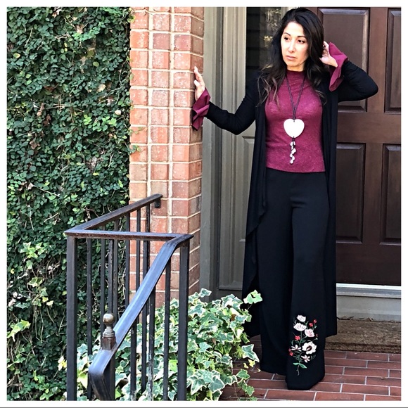 ♦️SALE♦️Black wide leg floral trim pants - Picture 6 of 8