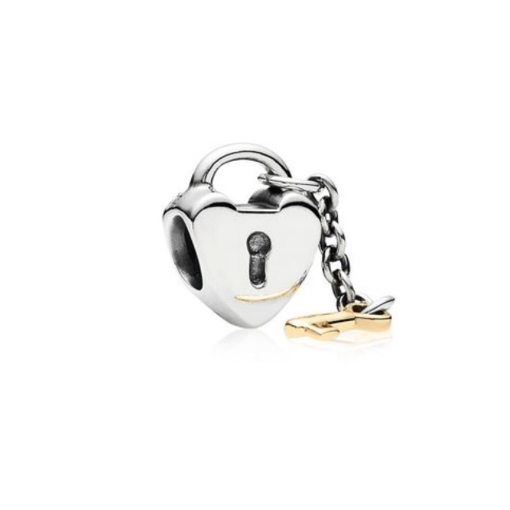🌿 Pandora charm
