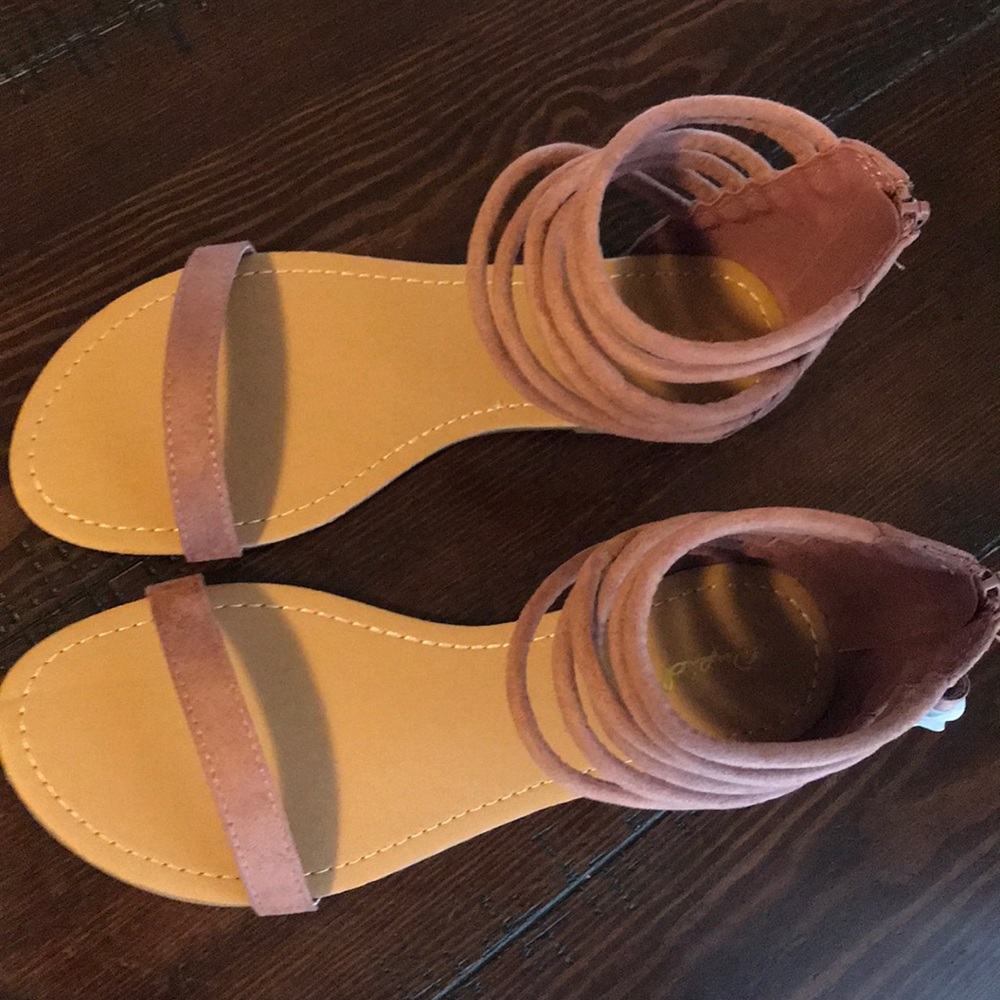 Qupid Gladiator Sandals (Color Mauve)