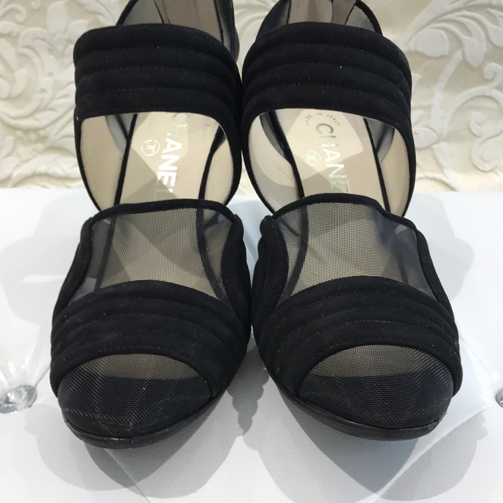 Authentic Chanel pump 4”heels