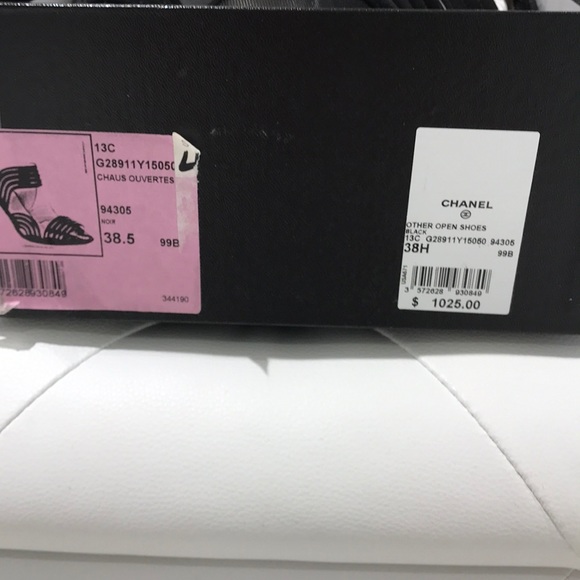 Authentic Chanel pump 4”heels - Picture 7 of 7