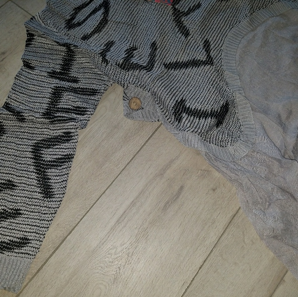 Layers Sweater - Picture 3 of 4