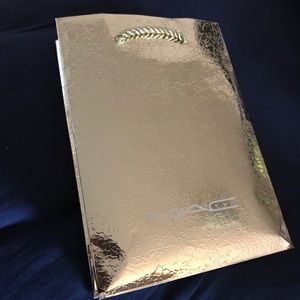 Bundle me free Mac gold gift bag free with makeup!