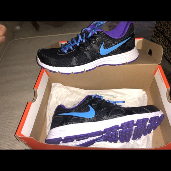 Nike Shoes - BRAND NEW WOMENS NIKE RUNNING SHOE